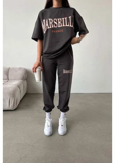 Marseille Baskılı T-shirt Eşofman Altı Jogger - Antrasit Alt Üst Takımı Oversize Bisiklet Yaka Gri Marseille Baskılı T-shirt Eşofman Altı Jogger - Antrasit Alt Üst Takımı Oversize Bisiklet Yaka Gri
