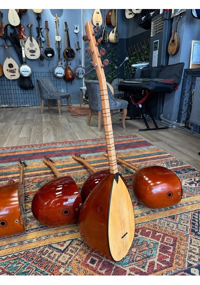 Jack Girişli Kompozit Tekne Orta Kalite Kısa Sap Bağlama