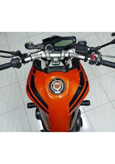 Yamaha Mt-09 Depo Üstü Çift Çizgi Sticker Modeli