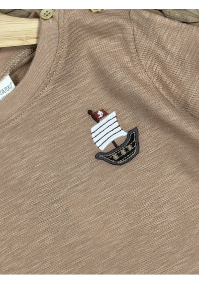 Aydınlar Bebe Pamuk Yelken Nakış Detaylı Waffle Kumaş Şortlu Erkek Bebek 2li Takım Kahverengi