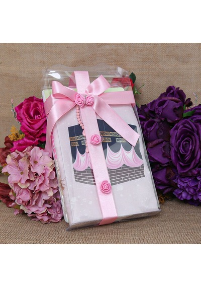 İsme Özel Çocuk Seccadesi Kabe Pembe & Kokulu Kalp İşlemeli Tesbih Bebek Pembesi & Hacca Gidiyorum Puzzle Çok Renkli
