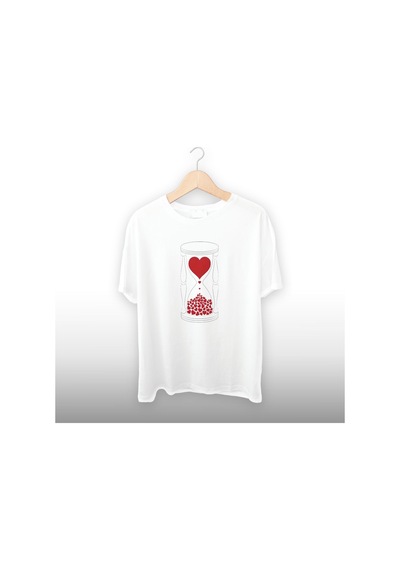 Aşk Ölçer Kalp Dolu Detaylı Unisex Tişört Beyaz