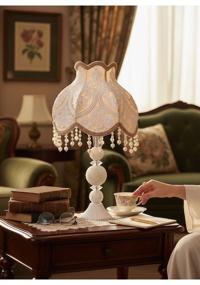 Koyu Gold Fransız Dantel Kaplı Ekru Renk İşlemeli Başlık İncili Beyaz Ayaklı Klasik Abajur 50x25cm