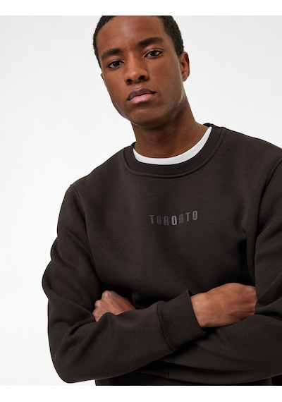 Koton Üç İplik Şardonlu Regular Fit Bisiklet Yaka Uzun Kollu Baskılı Sweatshirt Kahverengi 7wam70039mk Kahve