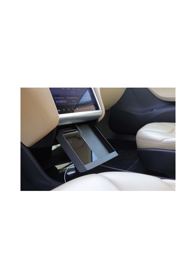 Tesla Model S Telefon Şarj Yuvası