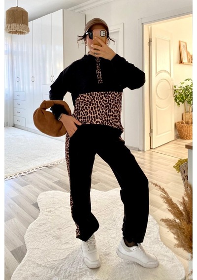 De'charme Kadın Uzun Kollu Leopar Detay Sweat Ve Yanı Leopar Şerit Detay Pantolon Ikili Takım Siyah De'charme Kadın Uzun Kollu Leopar Detay Sweat Ve Yanı Leopar Şerit Detay Pantolon Ikili Takım Siyah