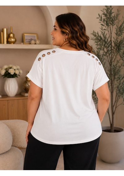 Büyük Beden Geniş Yaka Kolları Taş Detaylı Baskılı Taş İşlemeli Kısa Kollu Oversize Kadın Bluz Ekru Büyük Beden Geniş Yaka Kolları Taş Detaylı Baskılı Taş İşlemeli Kısa Kollu Oversize Kadın Bluz Ekru