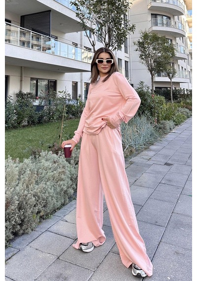 Kadın Pudra Yuvarlak Yaka Sweatshirt & Bol Paça Beli Lastikli Pantolon - Rahat Alt & Üst Takım Pudra Kadın Pudra Yuvarlak Yaka Sweatshirt & Bol Paça Beli Lastikli Pantolon - Rahat Alt & Üst Takım Pudra