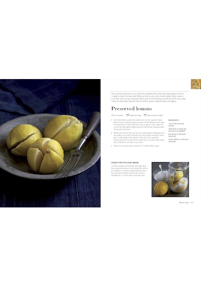 's Jams & Chutneys: Over 150 Recipes For Preserving The Harvest
