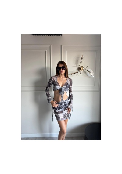 Gugus 4-lü Bikini Takımı / Üst Pareosu + Alt Etek Pareosu + Üst Bikini + Alt Bikini Gri Desenli Gugus 4-lü Bikini Takımı / Üst Pareosu + Alt Etek Pareosu + Üst Bikini + Alt Bikini Gri Desenli