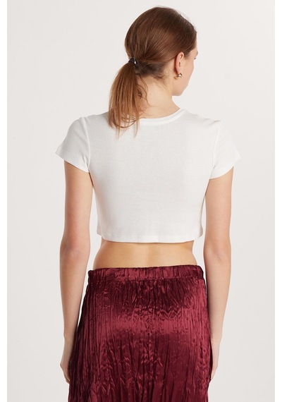 Tudors Kadın Slim Fit Dar Kesim %100 Pamuk Bisiklet Yaka Baskılı Beyaz Crop Tişört-33684 Beyaz