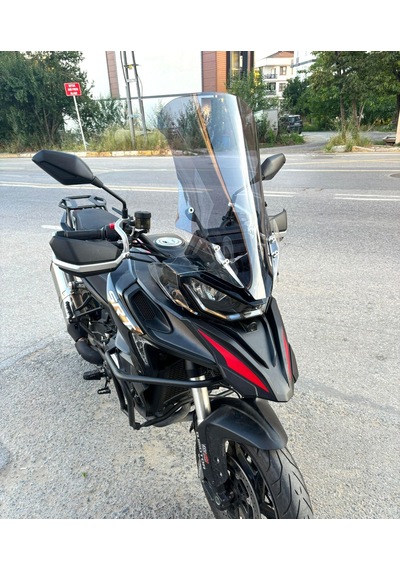 Motocam Qj Srt 900 Ön Cam 2023-2026 Model 61cm Füme Renkli 4mm