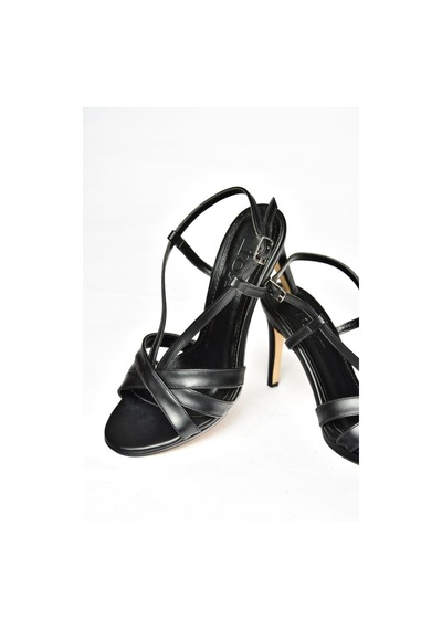 Fox Shoes S569714309 Siyah İnce Topuklu Kadın Ayakkabı Siyah