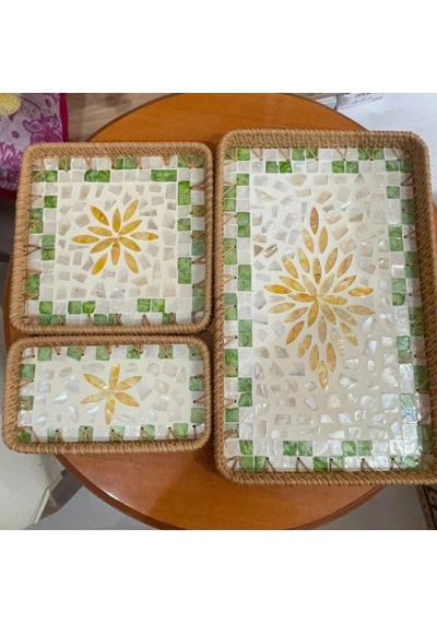 Sarı Beyaz Çiçek Mozaik Desenli Yeşil Kenarlı Hasır Tepsi Seti