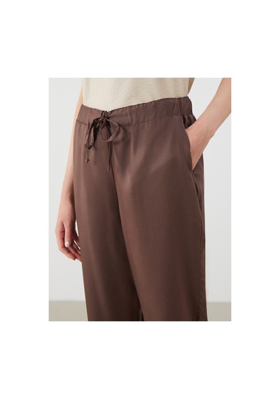 LC Waikiki Alıta Cıty Farkıyla Beli Lastikli Havuç Kesim Kadın Pantolon Belirtilmemiş - 918678869 Belirtilmemiş LC Waikiki Alıta Cıty Farkıyla Beli Lastikli Havuç Kesim Kadın Pantolon Belirtilmemiş - 918678869 Belirtilmemiş