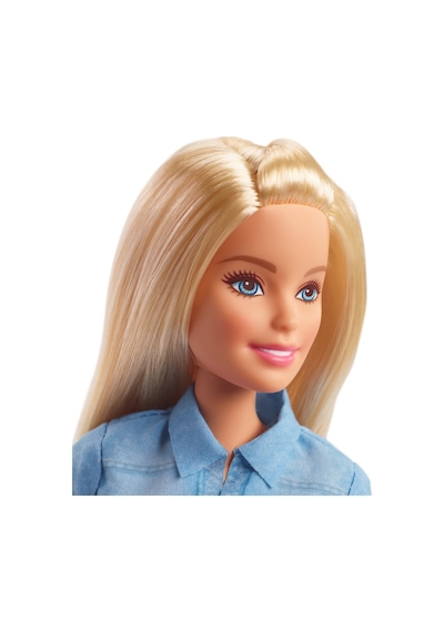 Barbie Seyahatte Bebeği ve Aksesuarları Fwv25