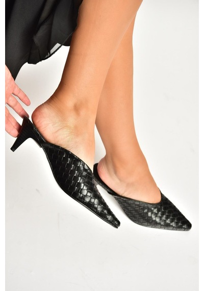 Fox Shoes Y654660709 Siyah İnce Topuklu Önü Kapalı Kadın Terlik