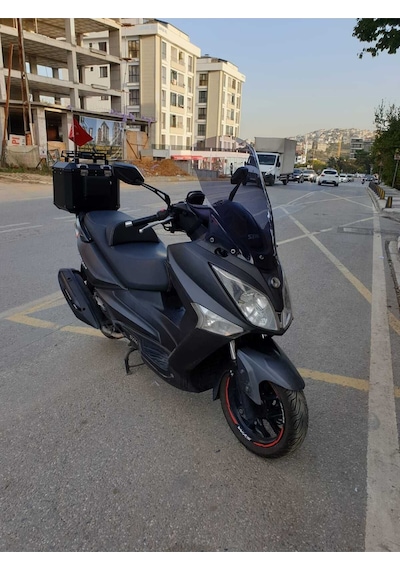 Motocam Sym Joymax 250 İ Ön Cam 2013-2016 Model 65cm Füme Renkli 4mm Orta Boylu