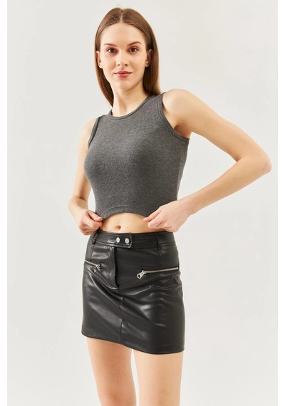 Butikgiz Kadın Sıfır Kol Bisiklet Yaka Vücuda Oturan %100 Pamuklu Kaşkorse Esnek Crop Bluz Füme