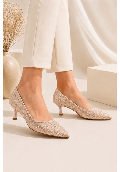 Dabab Shoes Leyla Kadın Pudra Sivri Burun Dantel Desenli 5 Cm İnce Topuklu Stiletto Ayakkabı Dabab Shoes Leyla Kadın Pudra Sivri Burun Dantel Desenli 5 Cm İnce Topuklu Stiletto Ayakkabı