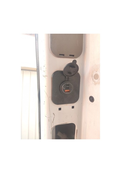 2006-2018 Mercedes Sprinter D-sütun 30mm Priz Ve Işıklar İçin Anahtar Paneli