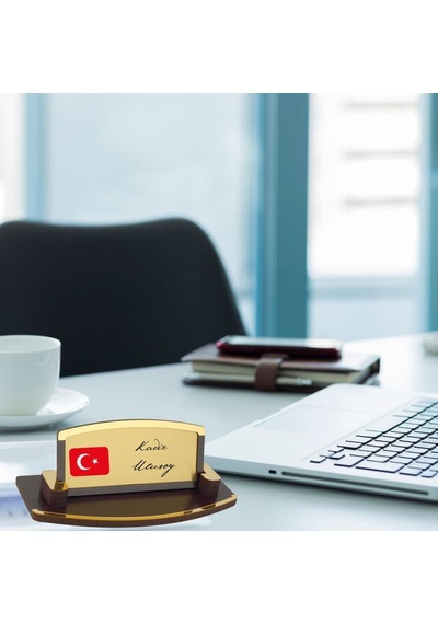 Kişiye Özel Türk Bayraklı Masa İsimliği Ahşap Şık Tasarım Kahverengi