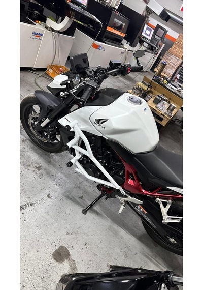 Hornet 750 Ön Koruma Demiri Beyaz
