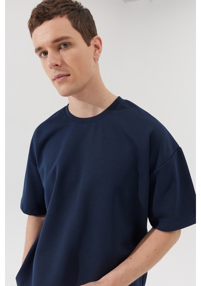 AC&Co / Altınyıldız Classics Erkek Lacivert Oversize Fit Bol Kesim Bisiklet Yaka Kısa Kollu Sweatshirt Tişört 4A5222200206LACL Lacivert AC&Co / Altınyıldız Classics Erkek Lacivert Oversize Fit Bol Kesim Bisiklet Yaka Kısa Kollu Sweatshirt Tişört 4A5222200206LACL Lacivert