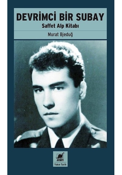 Devrimci Bir Subay-Saffet Alp Kitabı - Murat Bjeduğ - Ayrıntı Yayınları