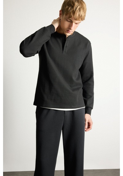 Defacto Regular Fit Waffle Dokulu Henley Yaka Uzun Kollu Basic Tişört I2067ax26aubk81 Siyah-bk81