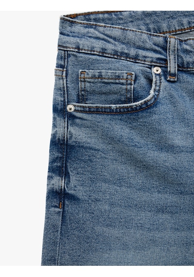 Koton Katlamalı Paça Cep Detaylı Pamuklu Slim Fit Jean Şort Orta İndigo 5sam40191nd İndigo Koton Katlamalı Paça Cep Detaylı Pamuklu Slim Fit Jean Şort Orta İndigo 5sam40191nd İndigo
