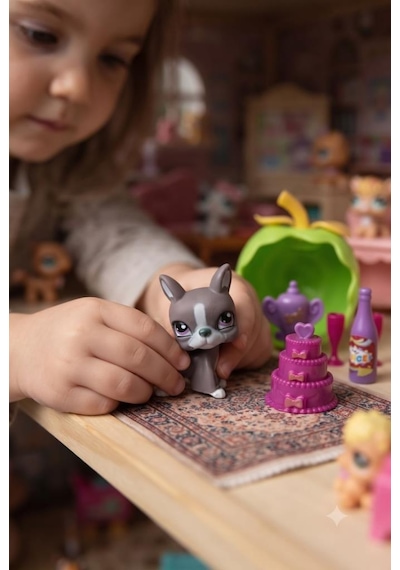 Petclub Sevimli Minişler Işıklı Elma Yuvalı Pet Shop Oyun Seti Kaleme Takılabilir Köpek Figürlü Ve Parti Aksesuarlı Çocuk Oyuncağı
