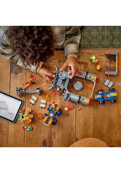 LEGO® Super Mario™: Mario Kart™ – Bowser Kalesi 72039 - 9 Yaş ve Üzeri Çocuklar için Yaratıcı Oyuncak Yapım Seti (1068 Parça)