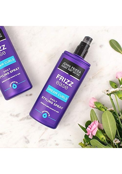 Frizz Ease Dream Curls Kusursuz Bukleler Günlük Şekillendirici Sprey 200 Ml