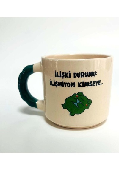 İlişmiyom Kimseye Baskılı Yeşil Bombe Kulplu Kupa