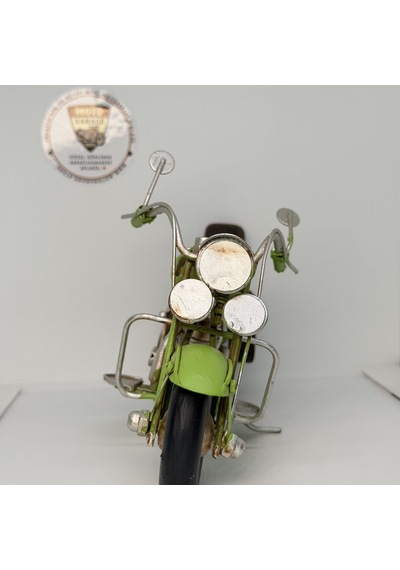 Nostaljik Deri Çantalı Yeşil Chopper - 1:18 Ölçek 12cm Dekoratif Motosiklet Modeli Nostaljik Deri Çantalı Yeşil Chopper - 1:18 Ölçek 12cm Dekoratif Motosiklet Modeli