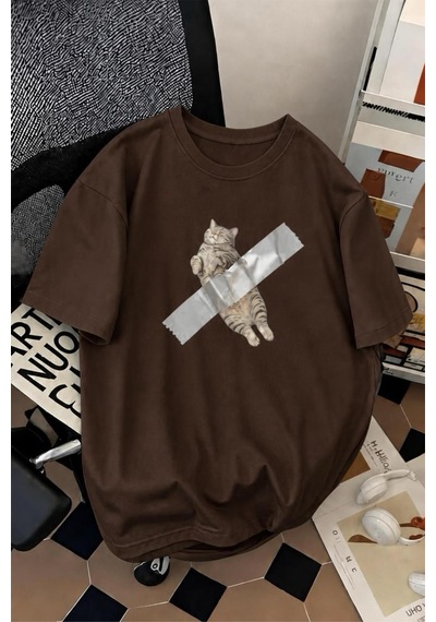 Pop Art Tarzı "bantlanmış Kedi" Desenli Pamuklu Rahat Unisex Tişört Kahve