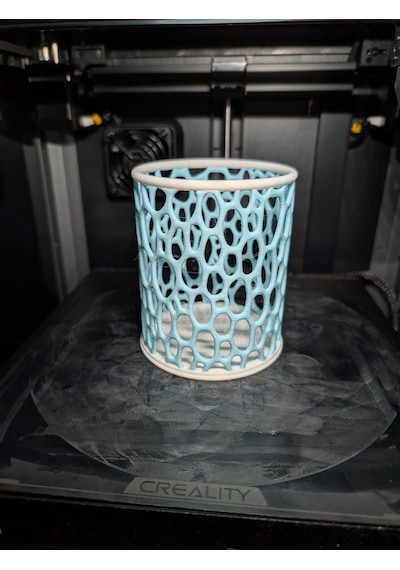 Byr Voronoi Kalemlik Plastik Aparattır 3d