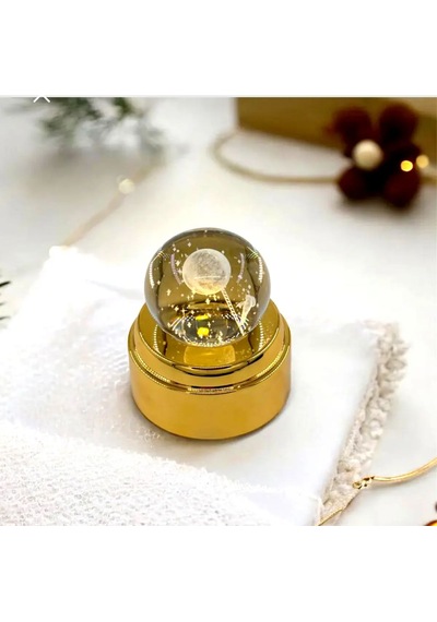 Mobgift 360 Derece Dönen Sarı Led Işıklı Gold Standlı Usb'li Merdiven Çıkan Astronot Cam Küre Çok Renkli