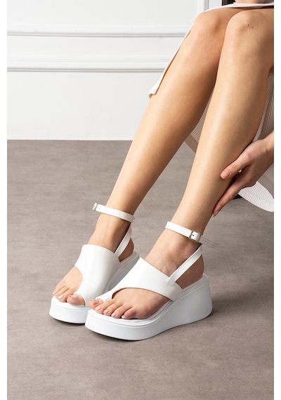 Shoetek Lorinio Kadın Sandalet Parmak Arası Bilekten Dolamalı Dolgu Taban Beyaz Rugan Beyaz Rugan Shoetek Lorinio Kadın Sandalet Parmak Arası Bilekten Dolamalı Dolgu Taban Beyaz Rugan Beyaz Rugan