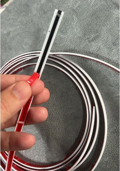 Beyaz Yapışkanlı 1 Adet 0.8mm X 280cm Duvar,panel Mobilya Kenar Tablo Süpürgelik Şeridi Çıta