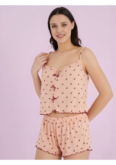Pijamask Kadın Fırfırlı Çilek Desenli Kurdele Detaylı İp Askılı Şortlu Pijama Takım Pembe Pijamask Kadın Fırfırlı Çilek Desenli Kurdele Detaylı İp Askılı Şortlu Pijama Takım Pembe