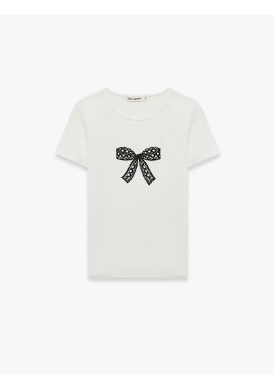 Koton Pamuklu Slim Fit Kısa Kollu Bisiklet Yaka Fiyonk Baskılı Tişört Ekru 6sal10920ık