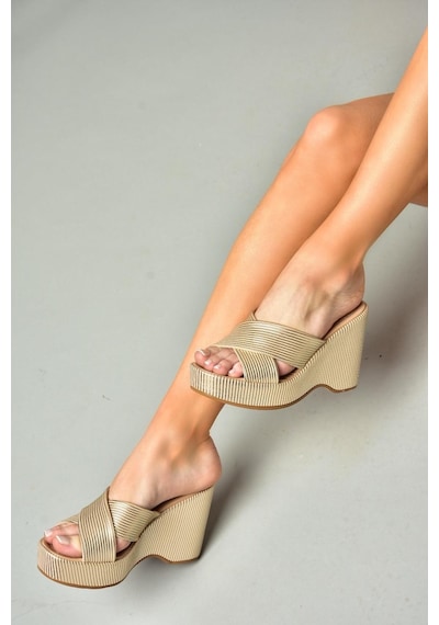 Fox Shoes S250101409 Altın Dolgu Tabanlı Kadın Terlik Altın