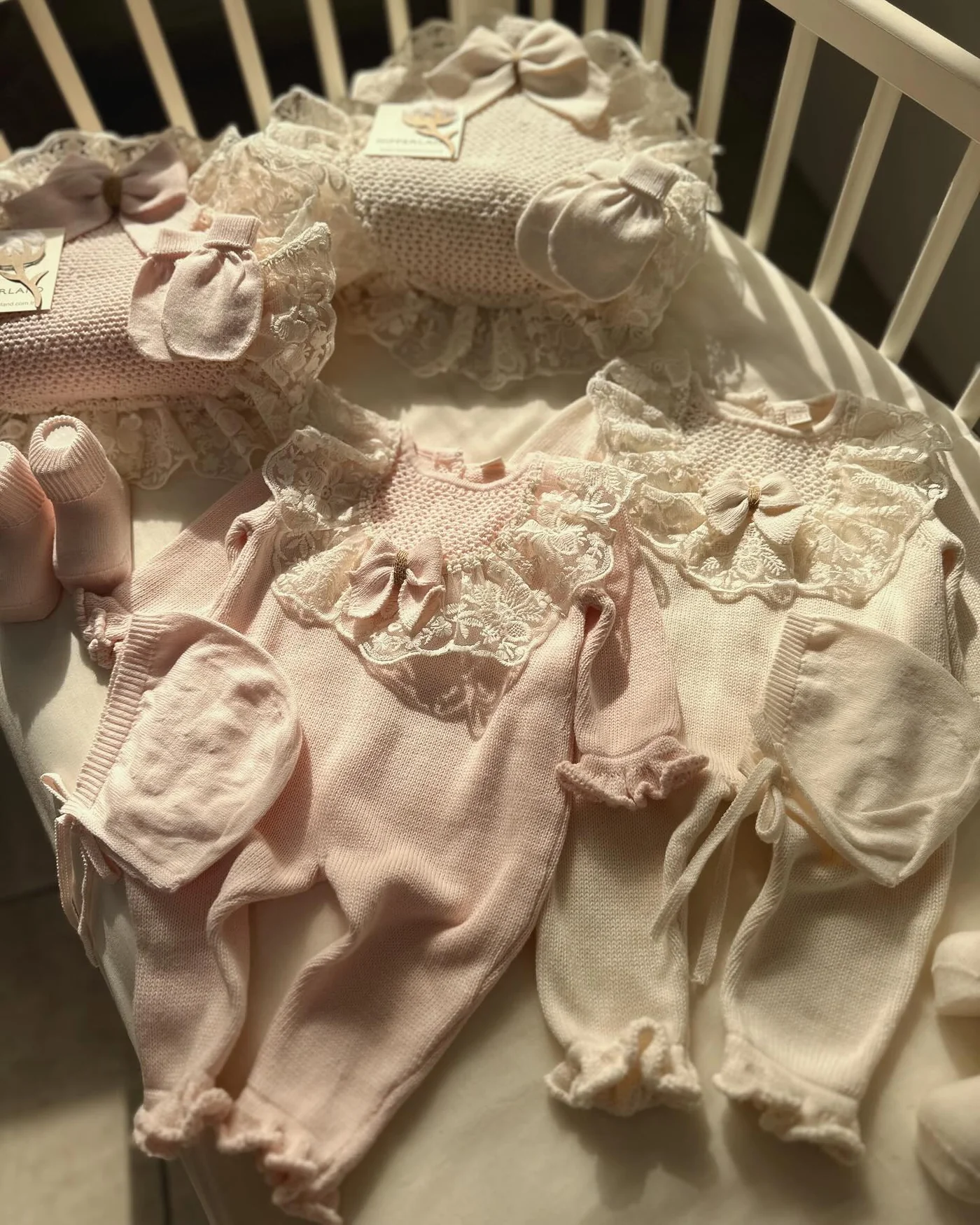Momercy Dantelli Fiyonk Detaylı Kız Bebek Triko Hastane Çıkışı Beşli Set Pembe
