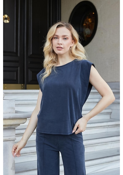 Jument Kadın Modal İpeksi Likralı Kumaş Geniş Sıfır Yaka Düşük Omuzlu T-shirt Bluz-lacivert Lacivert Jument Kadın Modal İpeksi Likralı Kumaş Geniş Sıfır Yaka Düşük Omuzlu T-shirt Bluz-lacivert Lacivert