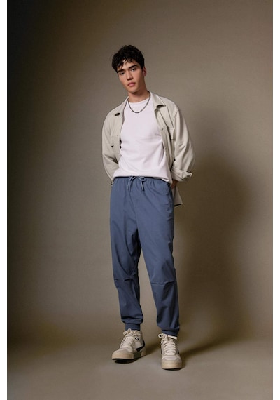 DeFacto Jogger Gabardin Pantolon Regular Beli Bağcıklı Cepli Lastikli Paça B7493AX24SPIN260 DeFacto Jogger Gabardin Pantolon Regular Beli Bağcıklı Cepli Lastikli Paça B7493AX24SPIN260