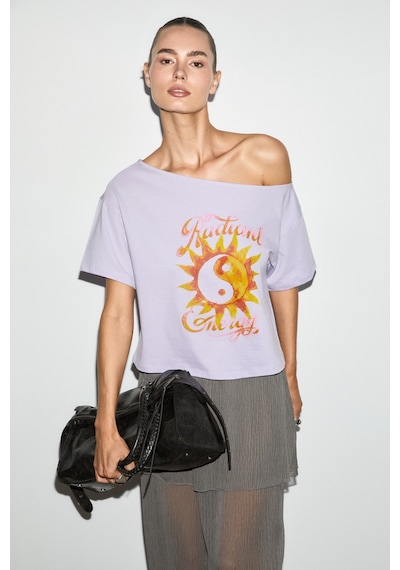 Grımelange Qaly Kadın Kayık Yaka Tek Omuz Kısa Kol Ön Ve Arka Baskı Detaylı Relaxed Lila T-shirt Grımelange Qaly Kadın Kayık Yaka Tek Omuz Kısa Kol Ön Ve Arka Baskı Detaylı Relaxed Lila T-shirt