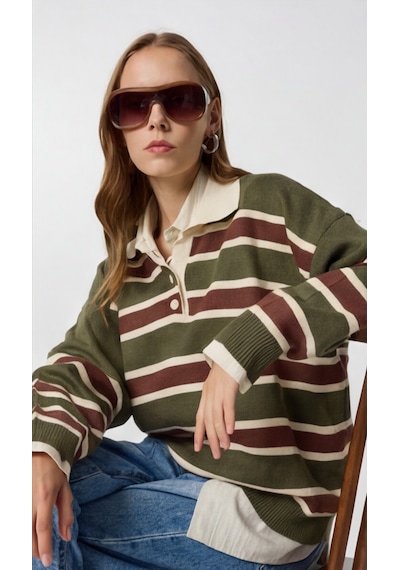 Modeva Global Kadın Çizgili Polo Yaka Triko Kazak Düğmeli, Oversize Rahat Kesim, Trend Günlük Stil Haki - Kahverengi Modeva Global Kadın Çizgili Polo Yaka Triko Kazak Düğmeli, Oversize Rahat Kesim, Trend Günlük Stil Haki - Kahverengi