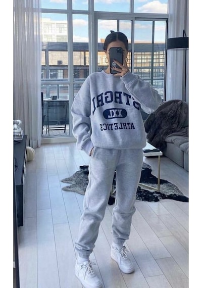 Strgrl Athletics Eşofman Takımı Sweatshirt Jogger - Gri Baskılı Oversize Şardonlu Bisiklet Yaka Gri Strgrl Athletics Eşofman Takımı Sweatshirt Jogger - Gri Baskılı Oversize Şardonlu Bisiklet Yaka Gri